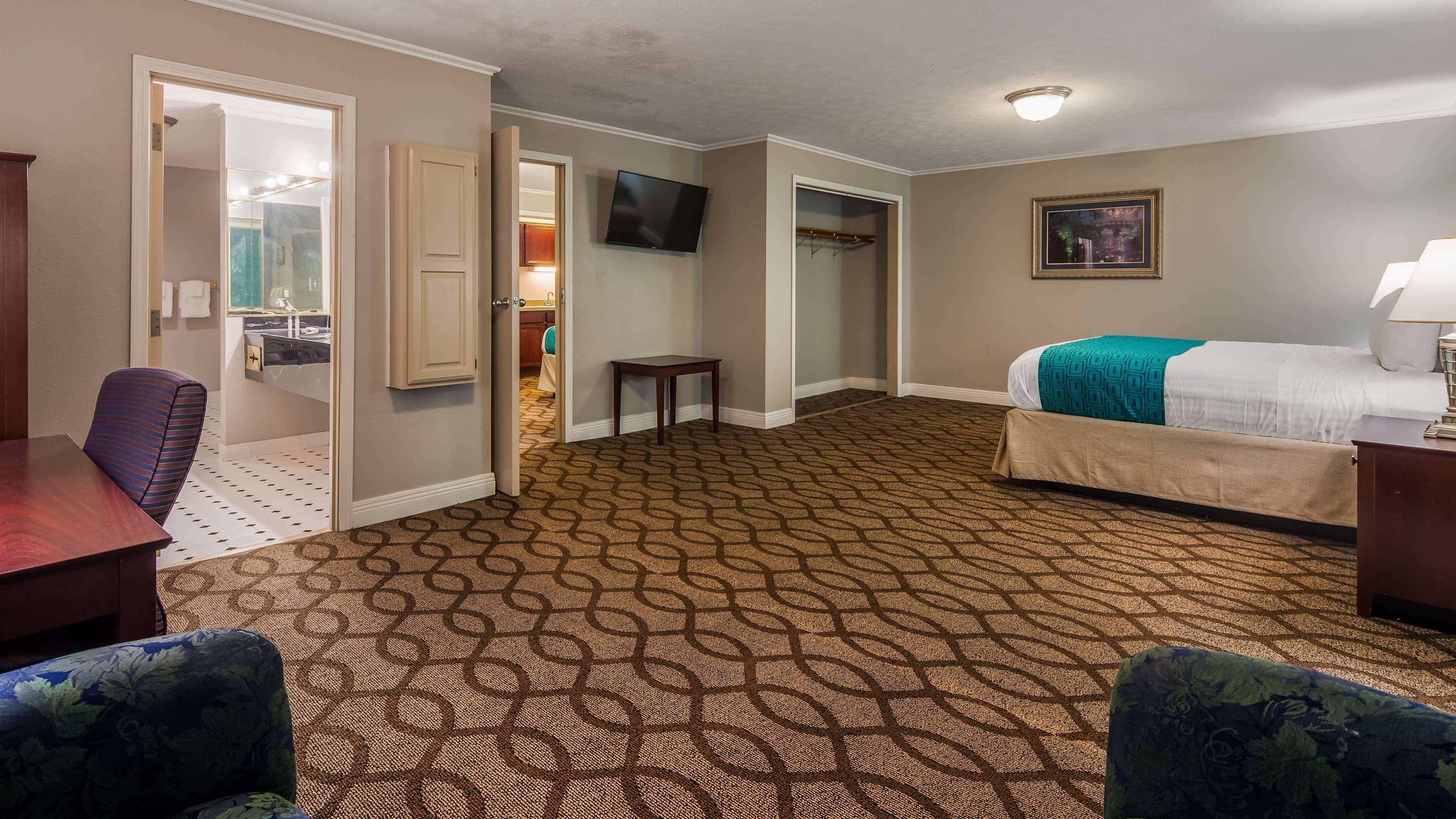 Red Roof Inn & Suites Lexington - Hamburg Экстерьер фото