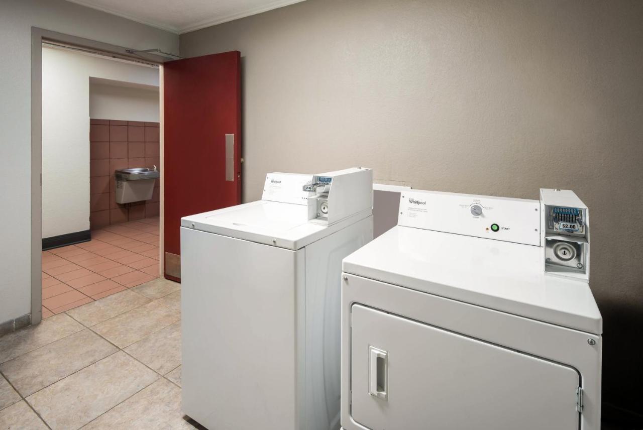 Red Roof Inn & Suites Lexington - Hamburg Экстерьер фото