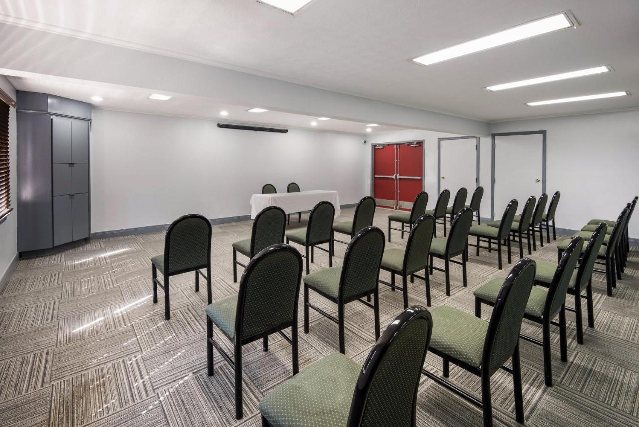 Red Roof Inn & Suites Lexington - Hamburg Экстерьер фото