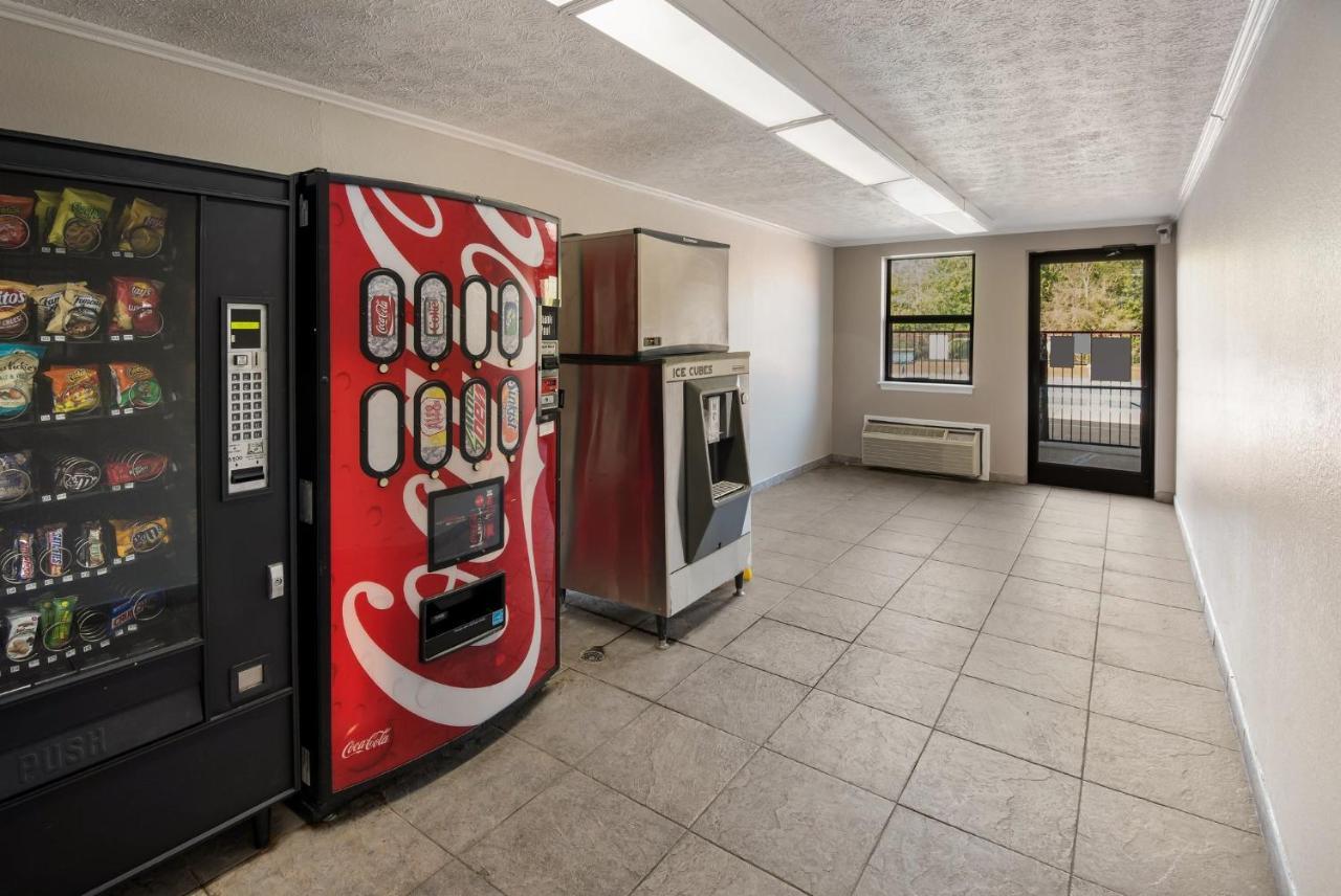 Red Roof Inn & Suites Lexington - Hamburg Экстерьер фото