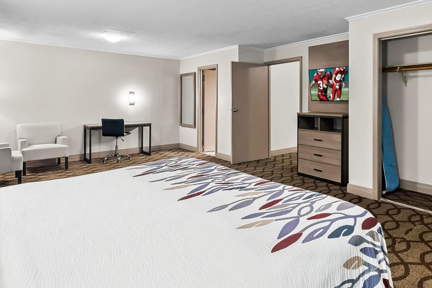 Red Roof Inn & Suites Lexington - Hamburg Экстерьер фото