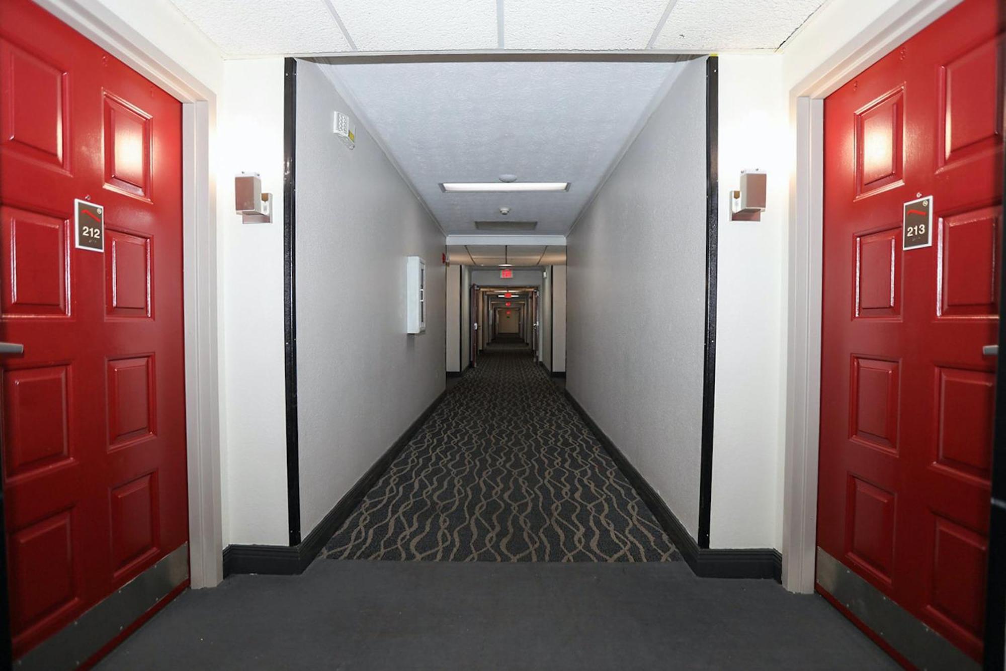 Red Roof Inn & Suites Lexington - Hamburg Экстерьер фото