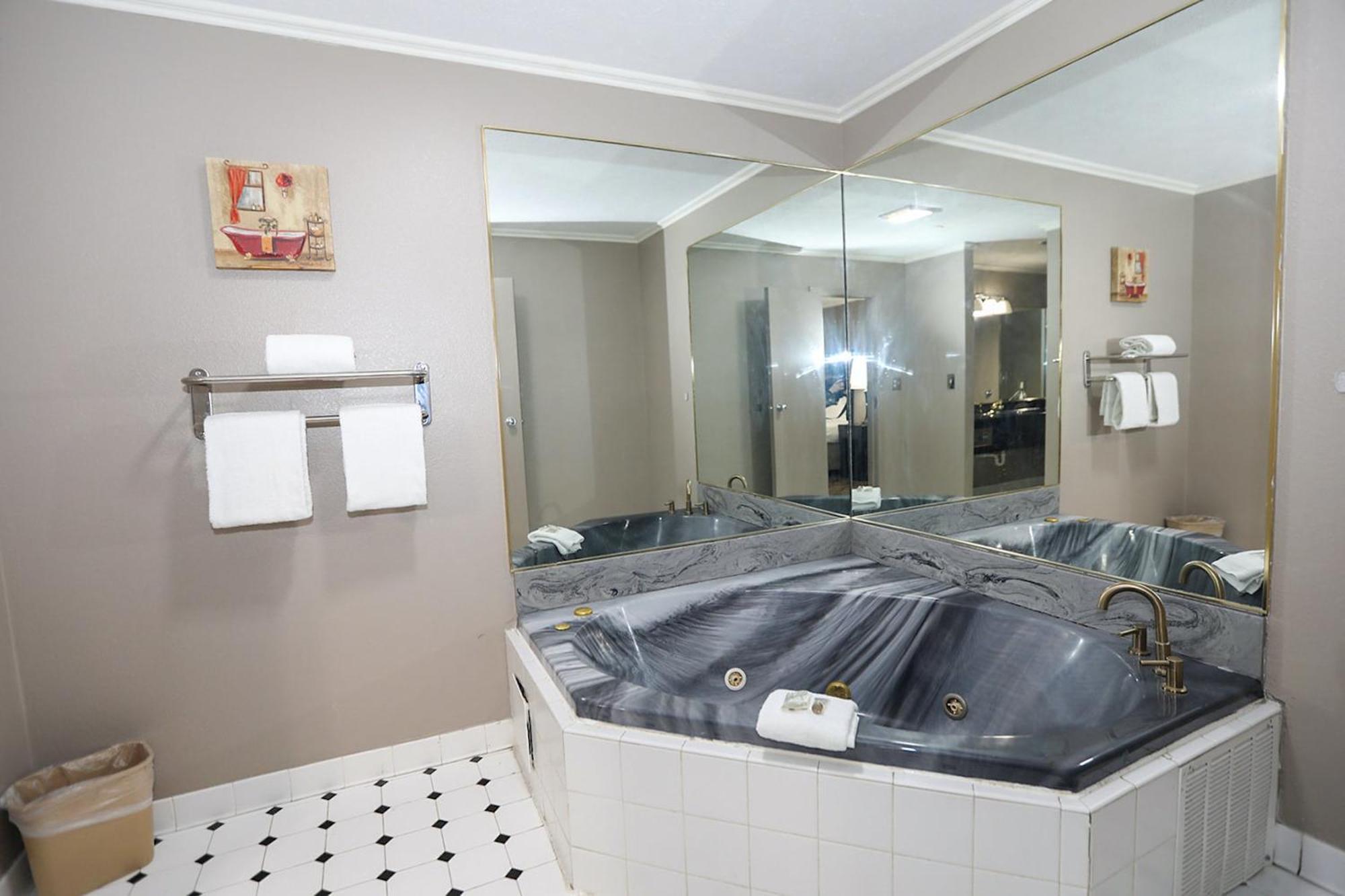 Red Roof Inn & Suites Lexington - Hamburg Экстерьер фото